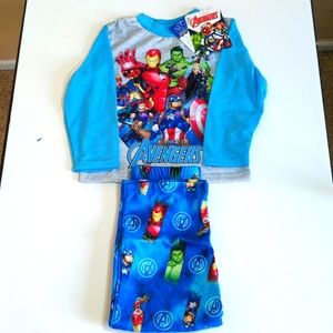 Boys Two Piece Pajama Set Size 4 Long Sleeve Top and Long Pants Marvel Avengers